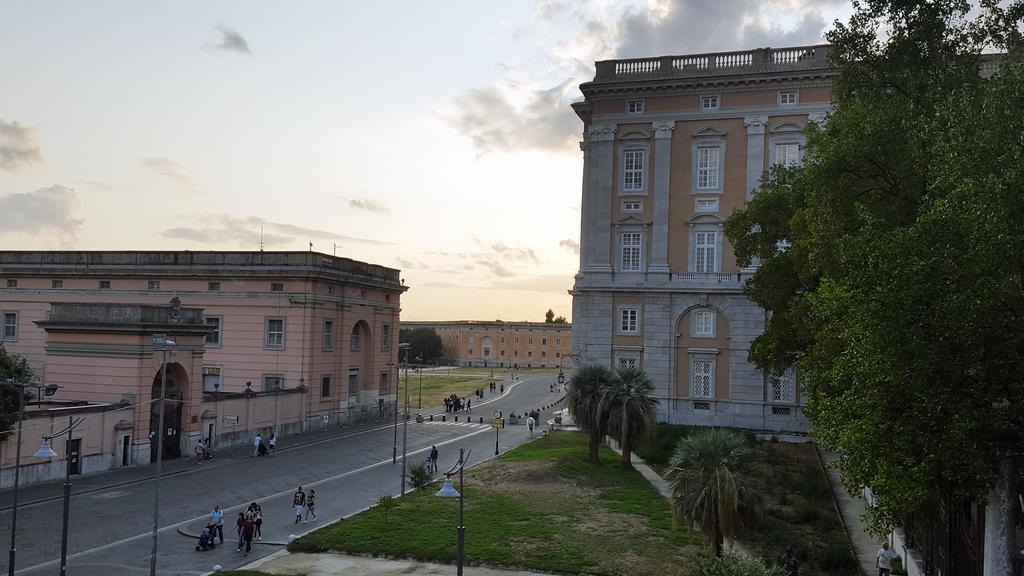 L'Insolita Reggia Caserta Bagian luar foto