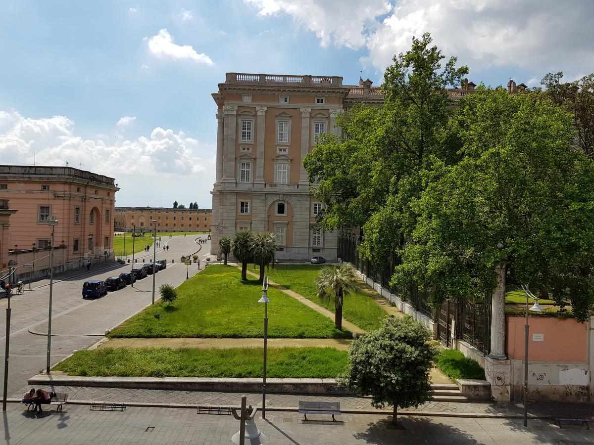L'Insolita Reggia Caserta Bagian luar foto