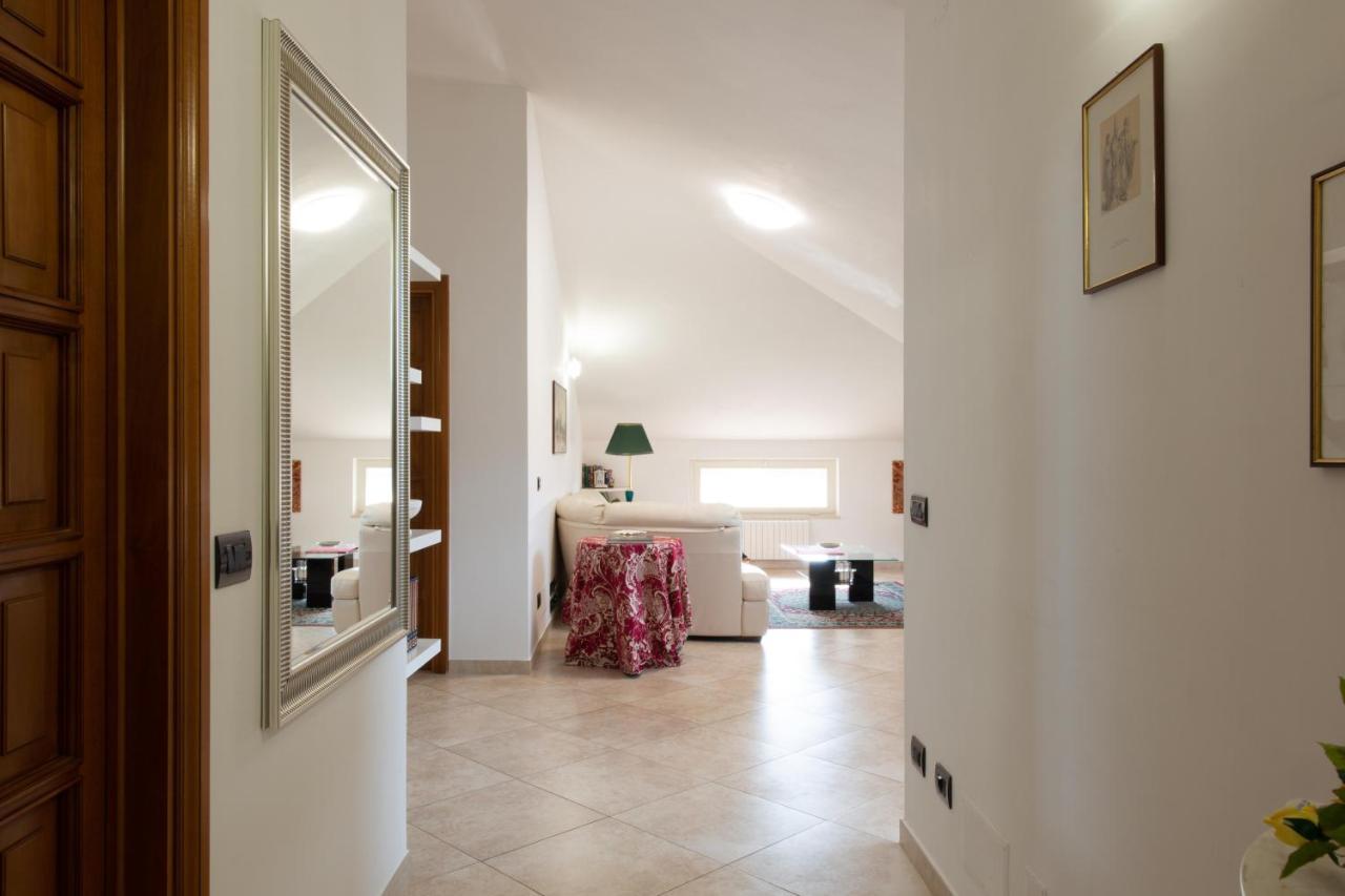 L'Insolita Reggia Caserta Bagian luar foto