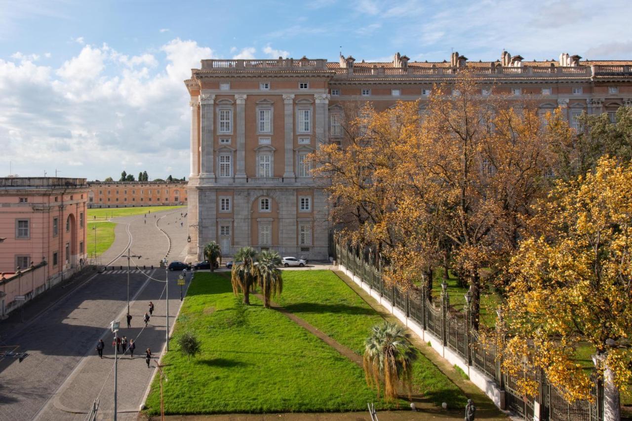 L'Insolita Reggia Caserta Bagian luar foto