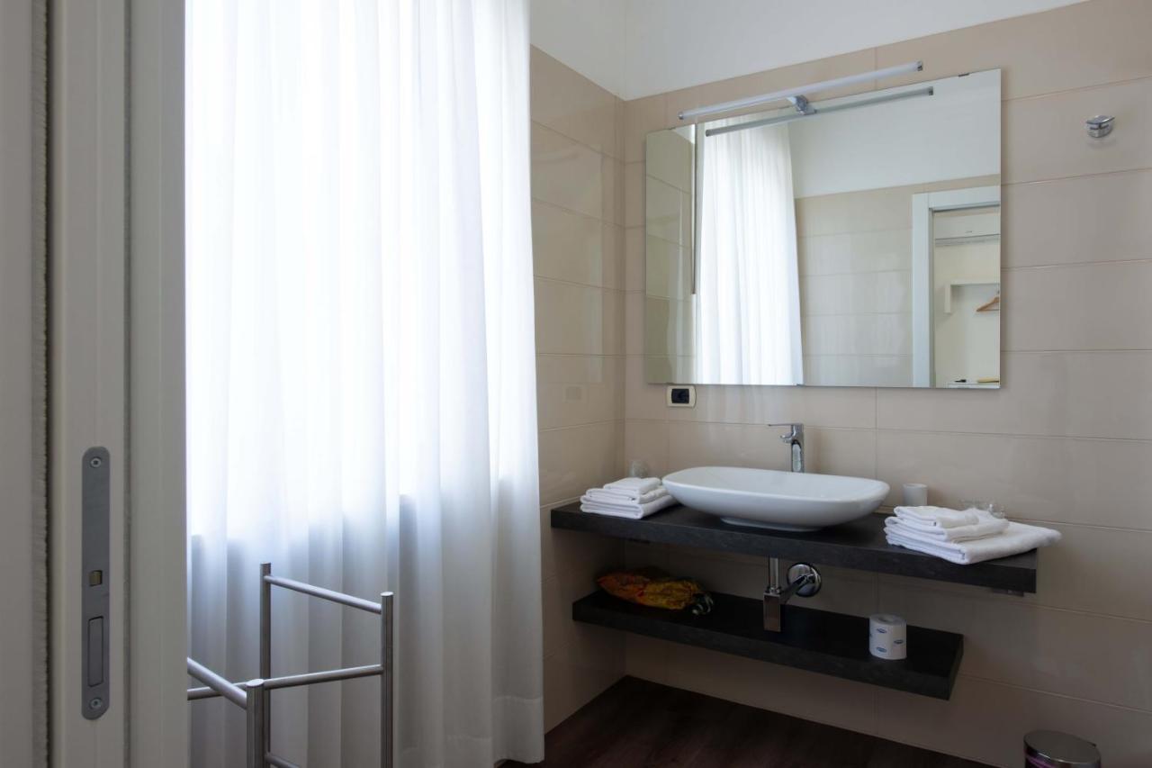 L'Insolita Reggia Caserta Bagian luar foto
